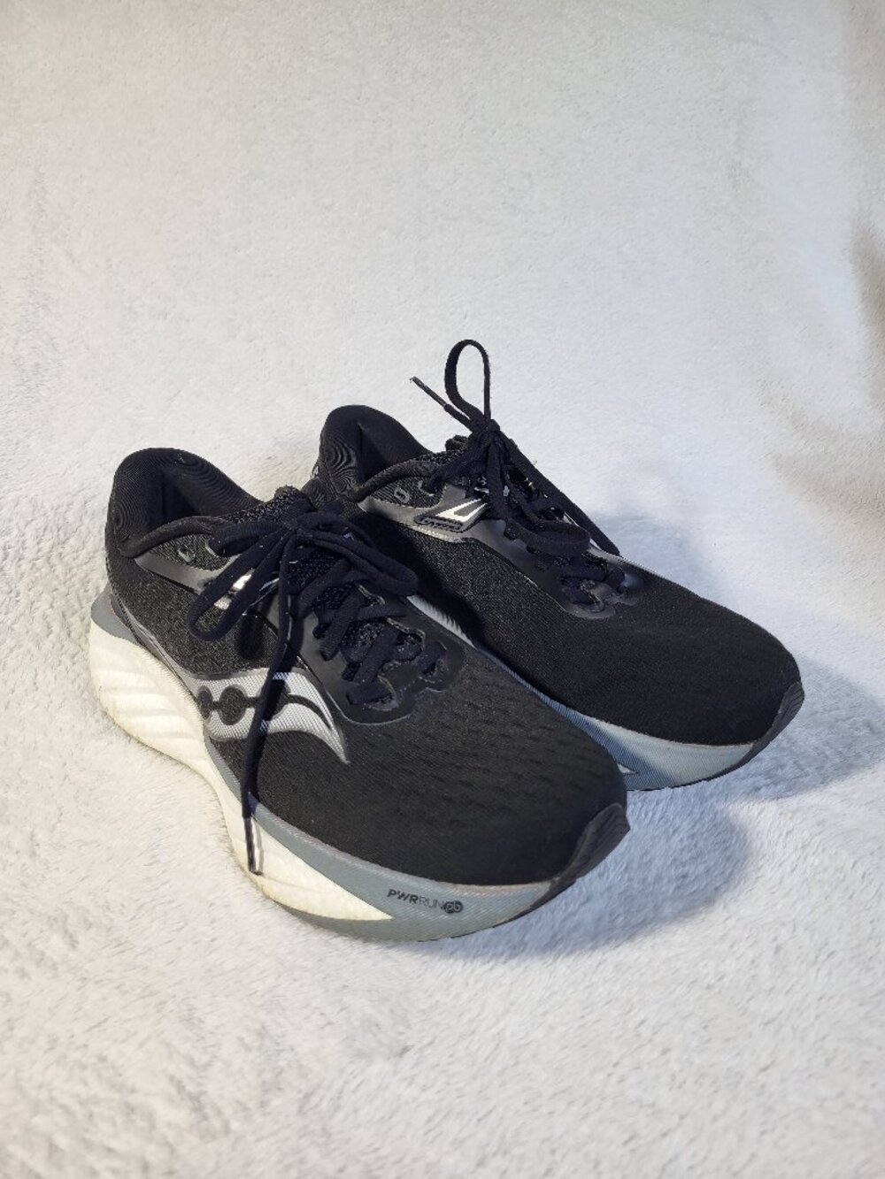 Saucony Triumph 22 Running Shoes in Black White - Size 9